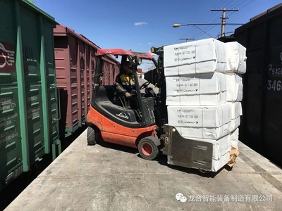 效率與安全的革新者 龍合智能軟包夾叉車屬具引領裝卸搬運新篇章